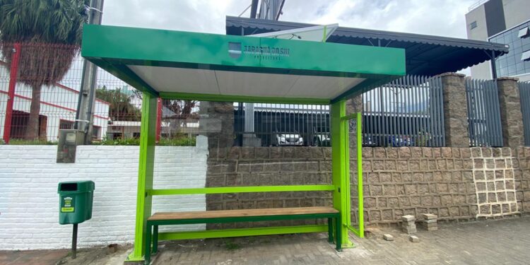 Novos pontos de ônibus estão sendo instalados em Jaraguá do Sul