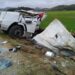 Dois homens ficam feridos após carreta capotar em Massaranduba
