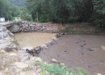 Rio Bracinho de Schroeder fica com lodo e Águas suspende abastecimento