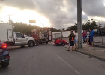 Motociclista fica ferido após acidente envolvendo carro em Jaraguá do Sul