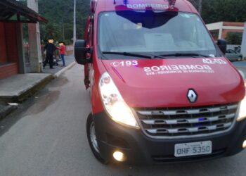 Acidente envolvendo moto e carro deixa um ferido em Schroeder