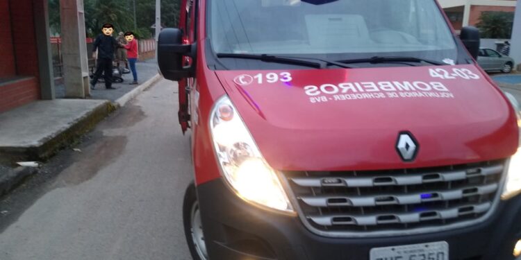 Acidente envolvendo moto e carro deixa um ferido em Schroeder