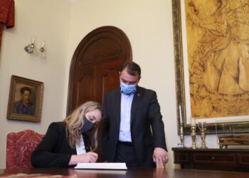 Daniela Reinehr assume o cargo de governadora de Santa Catarina