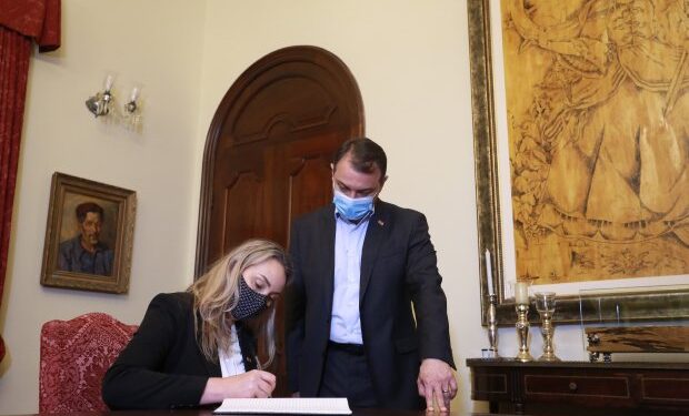 Daniela Reinehr assume o cargo de governadora de Santa Catarina