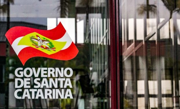 Governo paga primeira parcela do 13º terceiro ao funcionalismo público estadual
