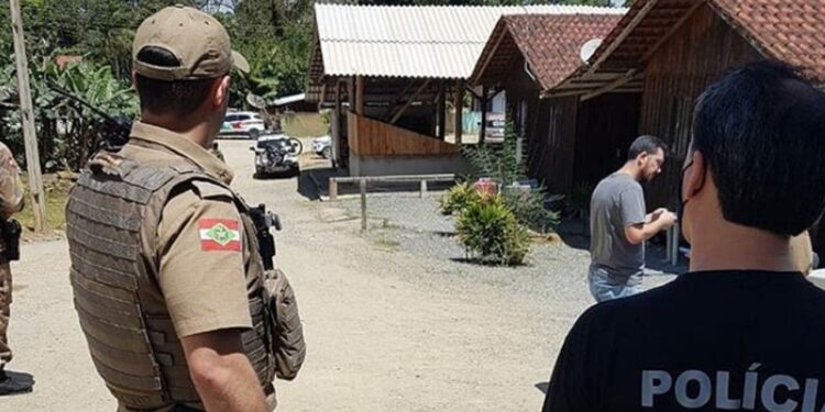 Polícia Militar continua buscas por homem que atacou policial em Guaramirim