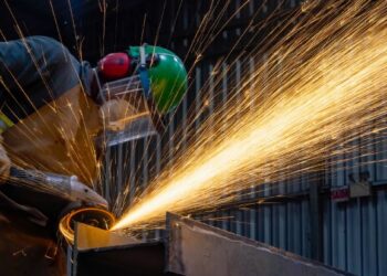 Indústria catarinense cresce 6% em agosto e tem segunda maior alta do país