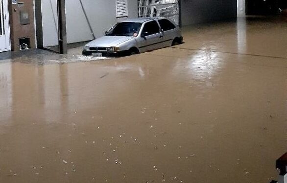 Fotos: Chuva na madrugada desta sexta-feira (27) deixa ruas alagadas em Guaramirim
