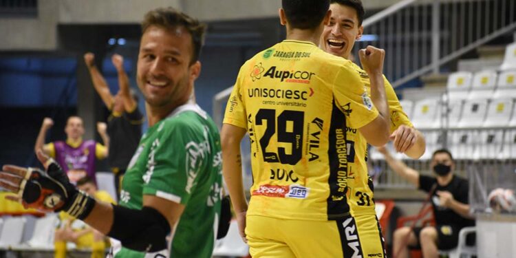 Jaraguá Futsal vence líder São Lourenço pelo Catarinense