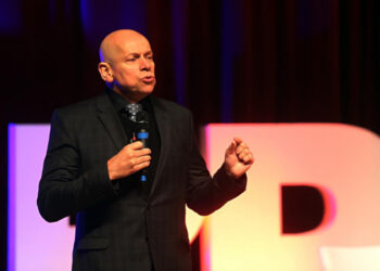 Educação de Jaraguá lança nova Proposta Pedagógica com a presença do filósofo Leandro Karnal