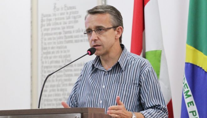 Mário Hildebrandt (Podemos) é eleito prefeito de Blumenau