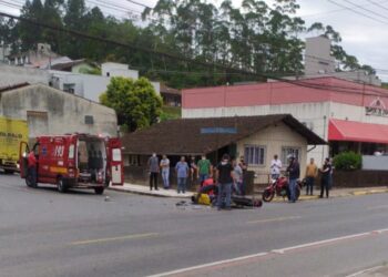 [Vídeo] Motociclista fica em estado grave após acidente em Jaraguá do Sul