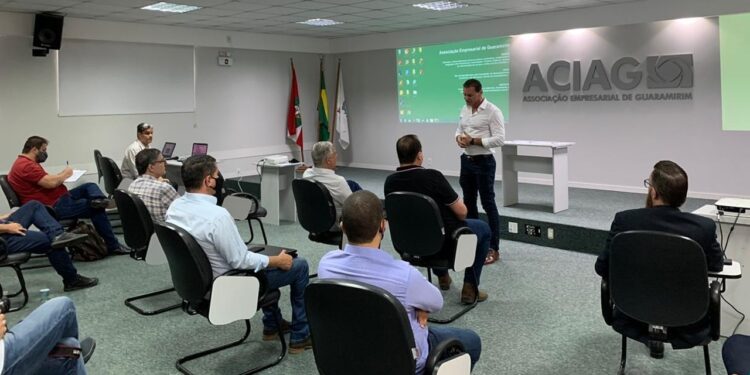 ACIAG apresenta programa de desenvolvimento econômico aos candidatos à Prefeitura de Guaramirim