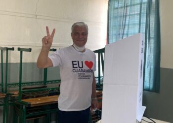 Fernando Nilson da Silva vota na Escola Lauro Zimmermann em Guaramirim