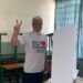 Fernando Nilson da Silva vota na Escola Lauro Zimmermann em Guaramirim