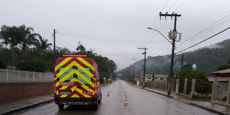 Idoso fica ferido após colidir bicicleta contra bicicleta em Schroeder