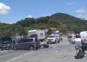 Dois idosos ficam feridos em acidente na SC-108, em Guaramirim