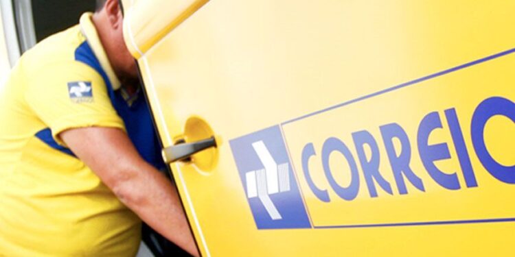 Como adotar cartinhas do Papai Noel dos Correios