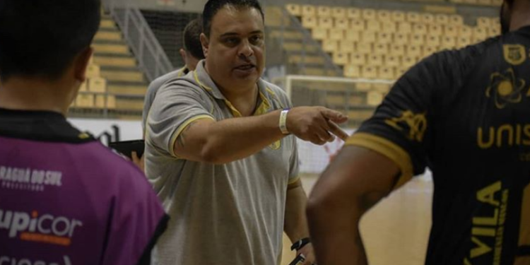 Técnico Lucas Chioro não comanda mais o Jaraguá Futsal