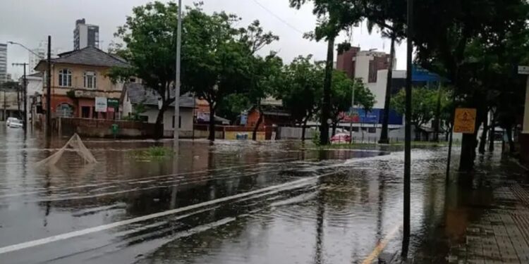 Joinville em alerta para maré alta na madrugada desta quarta-feira