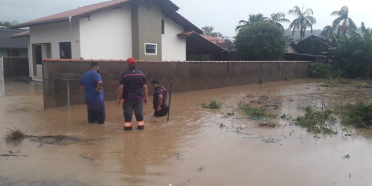 Defesa Civil de Corupá contabiliza estragos causados pelo temporal do fim de semana