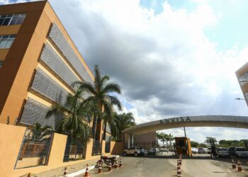 Anvisa muda regras para uso emergencial de vacina contra covid-19