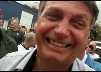 [Vídeo] Em Joinville, torcedor pede para Bolsonaro salvar o Vasco