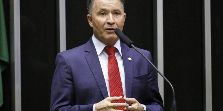 Deputado federal apresenta projeto que concede 13º a pessoa com deficiência e a idoso que recebem BPC
