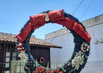 Cidade das Guirlandas já tem decoração natalina