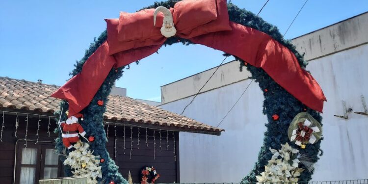 Cidade das Guirlandas já tem decoração natalina