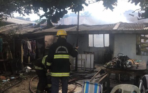 Mulher morre após casa pegar fogo em Barra do Sul