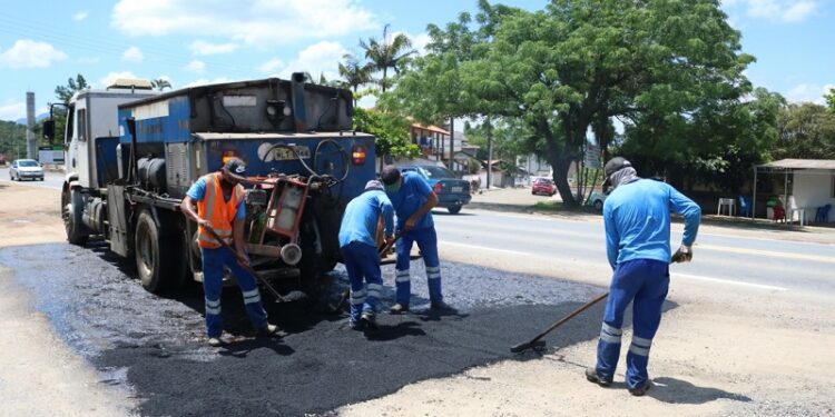 Secretaria de Obras de Jaraguá do Sul intensifica operação Tapa-buracos neste fim de ano
