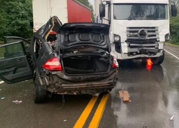 Caminhão de Schroeder colide em acidente fatal em Campo Alegre