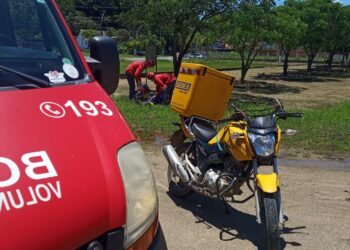 Homem se fere após queda de moto em Schroeder