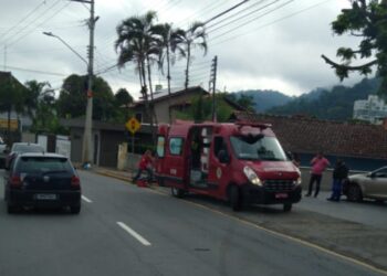 Motociclista fica ferido após acidente em Jaraguá do Sul