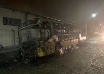 Após perícia, Polícia Civil trabalha com hipótese de vandalismo em ônibus da Canarinho incendiado