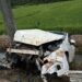 Acidente em Guaramirim: Saída de pista deixa carro destruído