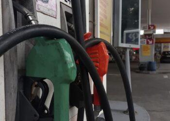 Gasolina sobe 5% a partir desta terça-feira (29) para as distribuidoras