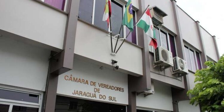 Fim do recesso dos servidores públicos de Jaraguá do Sul é aprovado em primeira votação