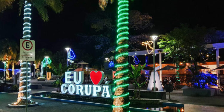 Praça Artur Müller, em Corupá, ganha iluminação de Natal