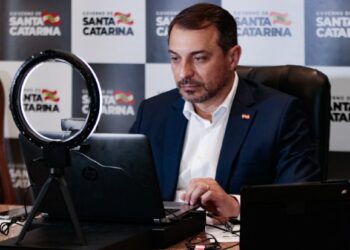 Governador anuncia toque de recolher como medida de enfrentamento ao coronavírus em SC