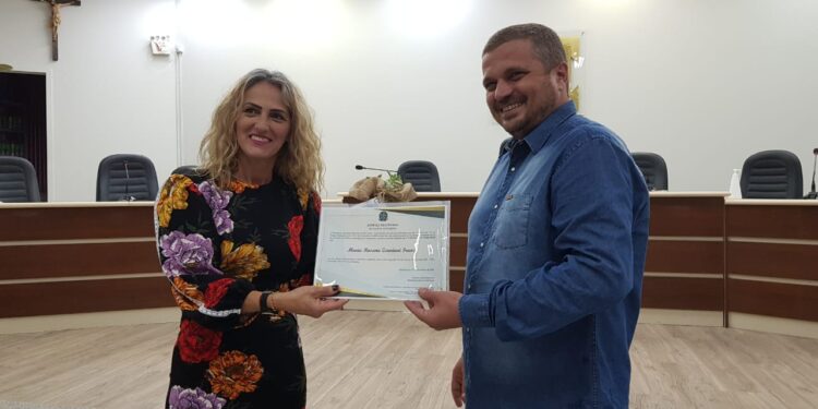 Maria Rosana toma posse como vereadora na Câmara de Guaramirim