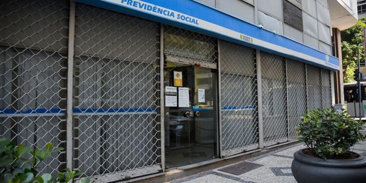 Benefícios do INSS acima de um salário mínimo têm reajuste de 5,45%