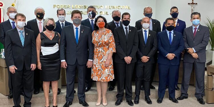 Prefeito, vice e vereadores tomam posse em Jaraguá do Sul