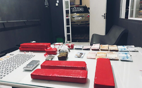 PM apreende cocaína, ecstasy, LSD e conduz cinco à delegacia em Guaramirim e Barra Velha