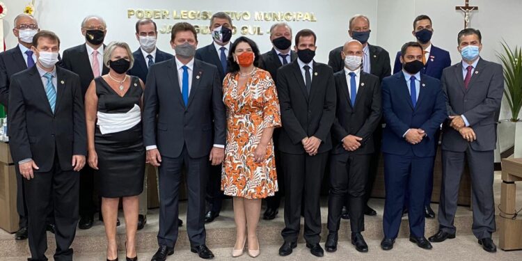 Com Câmara renovada, vereadores tomam posse em Jaraguá do Sul