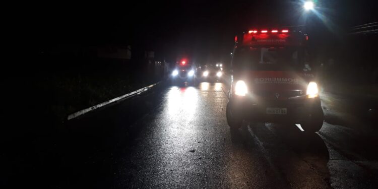 Mulher fica ferida após cair de moto em Schroeder