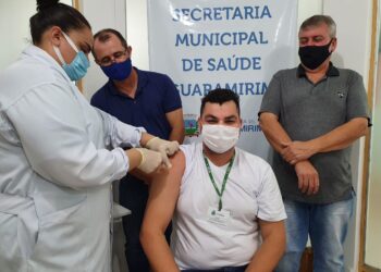 Três profissionais de saúde de Guaramirim são vacinados contra o coronavírus