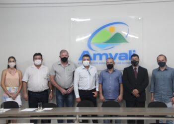 Prefeito de São João do Itaperiú toma posse como presidente da Amvali