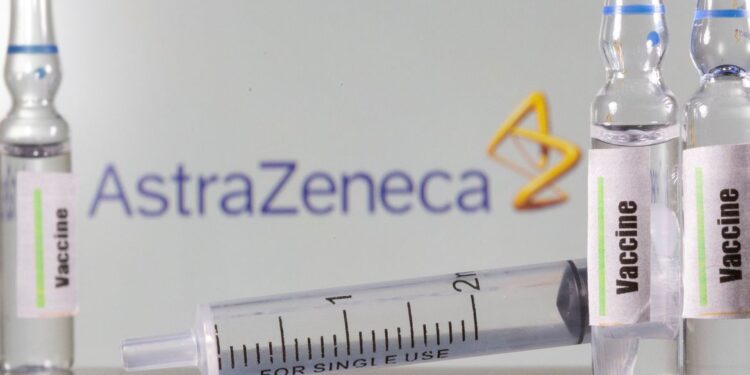 Distribuição de vacinas da AstraZeneca deve começar neste sábado (23)